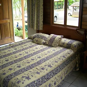 https://rhodes-beach-resort-negril.comcaribbean.com